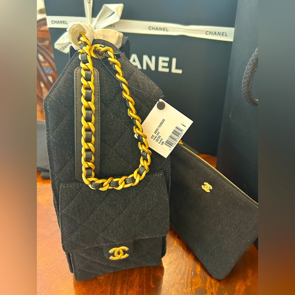 Chanel 25S Hobo Handbag (medium). Limited Edition. Most coveted bag of 2025!
